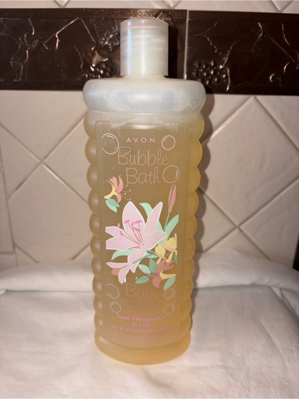 Vintage Avon Sweet Honeysuckle Lily Bubble Bath 24 oz Unopened Sealed